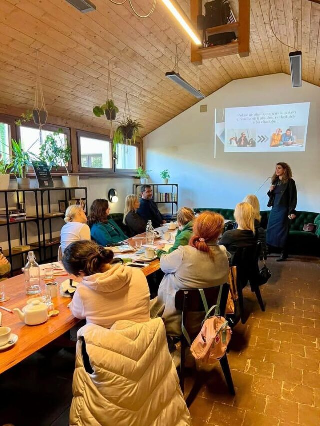 Blíží se Workshop Emoční a duchovní příčiny v Praze! 🥳 V pátek 3. 10. od 14:00 - 20:00 v Centru Světla💡

Otevřeme téma toho, proč se nám opakují dokola stále stejné situace? Proč nemám to, co chci? Proč ve mně lidé vzbuzují pocit křivdy, ponížení, méněcennosti? Proč si přitahuji stále stejné partnery? Proč mám pocit, že za všechno můžu já? Proč mám strach z nedostatku peněz a možná také proč, když všechno mám, se necítím šťastný/šťastná? A jak tyto emoce mohou být příčinou mých nemocí? 

JAK Z TOHO VEN? 

👉 https://kurzyeov.cz/kurzy/duchovni-priciny/